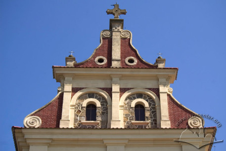 Vul. Zamarstynivska, 134. Attic on top of the western facade