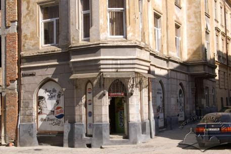 Vul. Drukarska, 11. Fragment of the corner part of the building