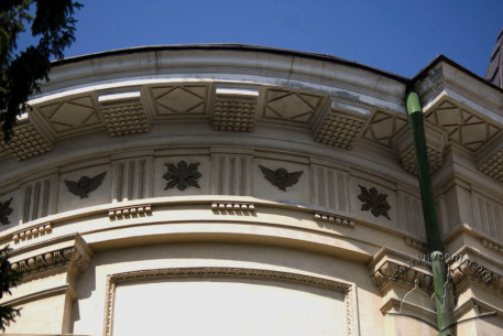Vul. Krakivska, 21. Neoclassicist doric order entablature