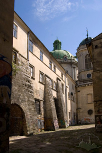 Pl. Muzeina, 1. Monastery building. Its southwestern facade as seen from vul. Virmenska