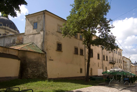 Pl. Muzeina, 1. View from the intersection of vul. Pidvalna and vul. Lesi Ukrainky