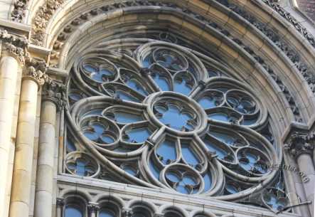 Pl. Kropyvnytskoho, 1. Rose window above the main portal