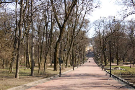 Ivan Franko Park, central lane/alley.  In the distance, Sichovykh Striltsiv Street.
