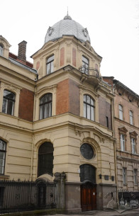 Vul. Mateika, 4. Tower where the main entrance is located