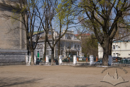 Vul. Henerala Hrekova, 1. View from Bazarna street.