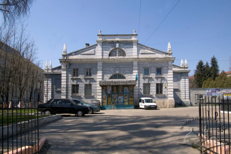 Vul. Henerala Hrekova, 1. Building's main façade.