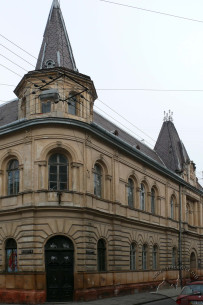 Vul. Dudaieva, 8. View of the corner part of the building where an entrance is situated.