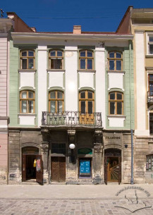 Pl. Rynok, 40. View of the main facade