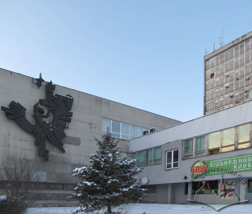 Vul. V. Velykoho, 2. Bas relief on the façade