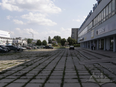 Vul. V. Velykoho, 2. Square in front of the plant