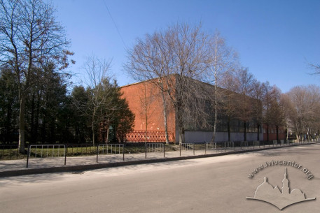 Vul. Patona, 1. Administration building of the complex.