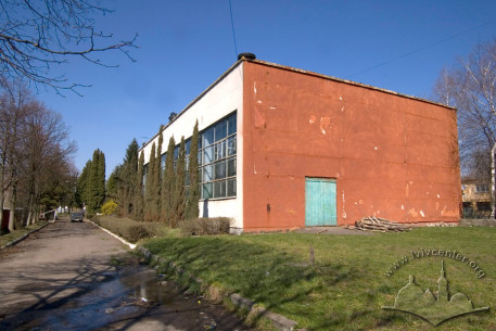 Vul. Patona, 1. Administration building of the complex.