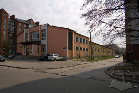 Vul. Kniahyni Olhy, 3а. General view of the building from Piddubnoho street.