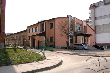 Vul. Kniahyni Olhy, 3а.  General view of the building from Piddubnoho street.
