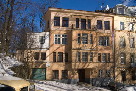 Vul. Kniazha, 16. The principal (western) facade
