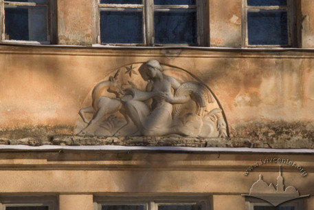 Vul. Kniazha, 16. An Art Deco styled bass relief between 2nd and 3rd floor