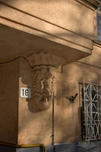 Vul. Kniazha, 16. Decorative plaster console supporting the bay window construction