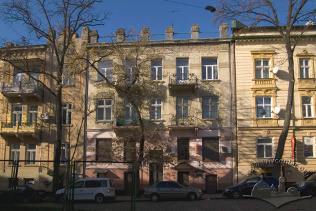 Vul. Hlyboka, 4. The building and the adjoining townhouses