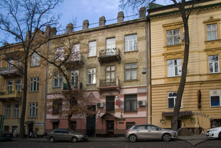 Vul. Hlyboka, 4. A view from the south