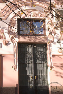 Vul. Hlyboka, 4. The main facade