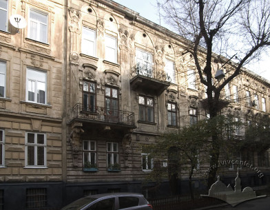 Вул. Севастопольська, 3. Головний фасад будинку