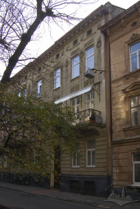 Вул. Севастопольська, 4. Вид на головний фасад будинку