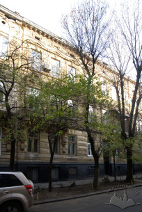 Вул. Севастопольська, 5. Вид на головний фасад будинку