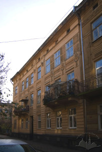 Вул. Севастопольська, 8. Головний фасад будинку