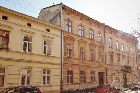 Вул. Кониського, 1, 3, 5.