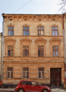 Вул. Кониського, 3. Головний фасад будинку