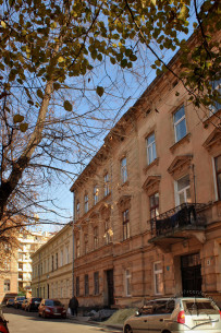 Вул. Кониського, вигляд у бік вул. Туган-Барановського. У центрі фото – будинок №3.