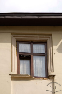 Вул. Сербська, 3. Вікно ІV-го поверху