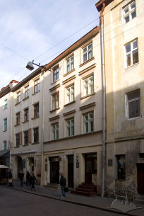 Вул. Сербська, 5. Вигляд з півдня