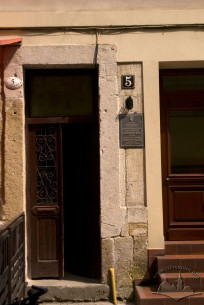 Вул. Сербська, 5. Головний портал