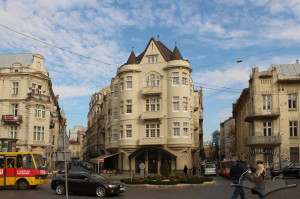 Prosp. Shevchenka, 27 – hotel Atlas (former residential building)