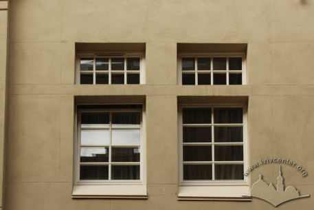Prosp. Shevchenka, 27. An example of a 2nd floor window