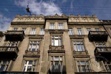 Вул. Саксаганського, 3. Фрагмент фасаду в рівні ІІ-V-го поверхів