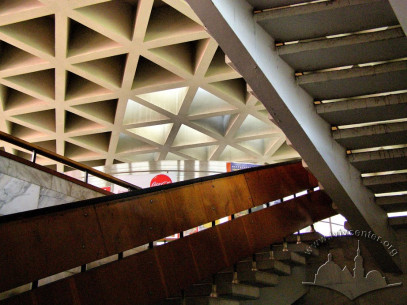 Vul. Stryiska, 109. View of the interior with a staircase and coffered ceiling