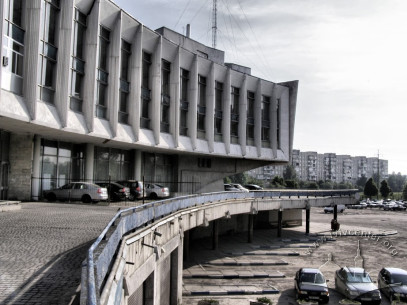 Vul. Stryiska, 109. View of the building from the east