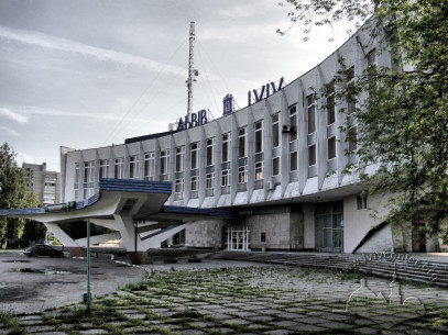 Vul. Stryiska, 109. View of the building from the southwest