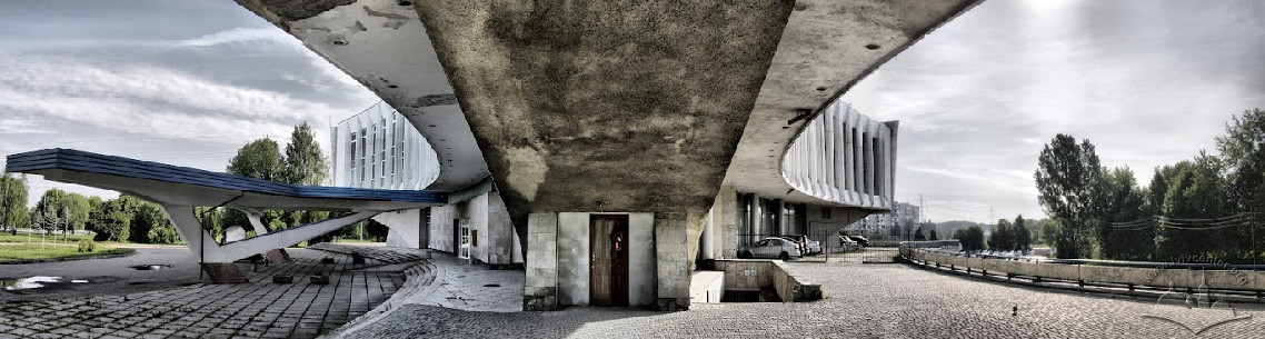 Vul. Stryiska, 109. Panoramic view of the building, the main facade is on the left