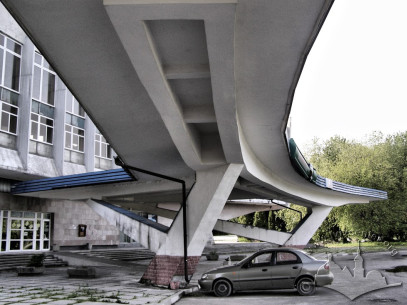 Vul. Stryiska, 109. Canopy over the main entrance area