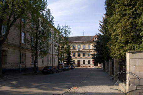 Vul. Tuhan-Baranovskoho, 14. A view from the north
