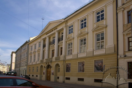 Vul. Teatralna, 18. The principal facade