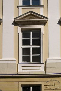 Vul. Teatralna, 18. A 2nd floor window