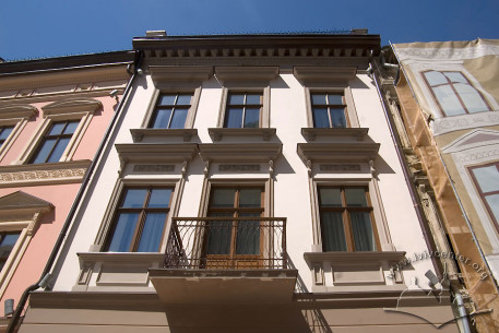 Vul. Shevska, 14. The principal facade
