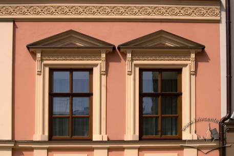 Vul. Shevska, 16. The windows on the 2nd floor