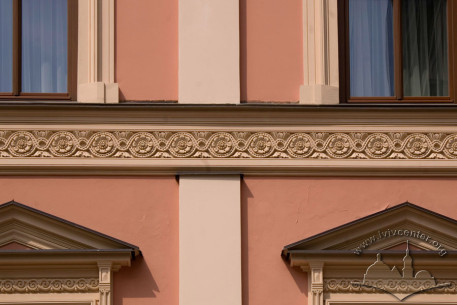Vul. Shevska, 16. Space between windows on the 2nd and 3rd floors with an ornamental frieze