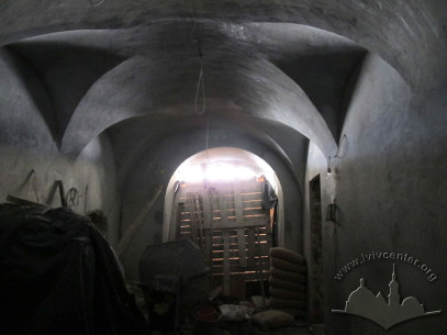 Vul. Virmenska, 4. Lunette vault in the house's passageway