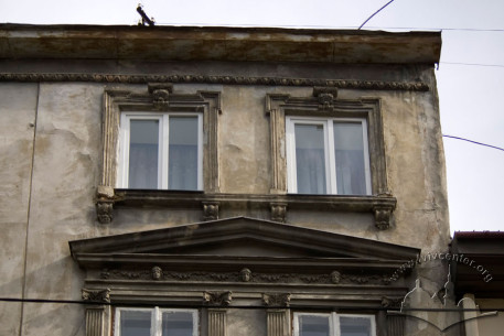 Вул. Руська, 4. Фрагмент головного фасаду
